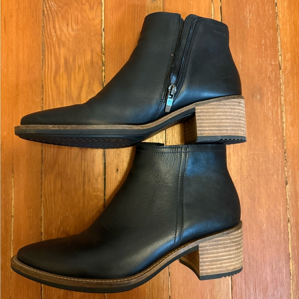 Ecco Black Short Ankle Boots size 8